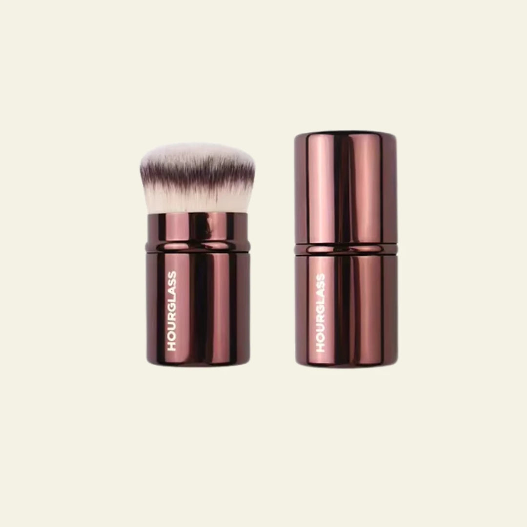 Hourglass Retractable Kabuki Brush – Taşınabilir Kabuki Makyaj Fırçası
