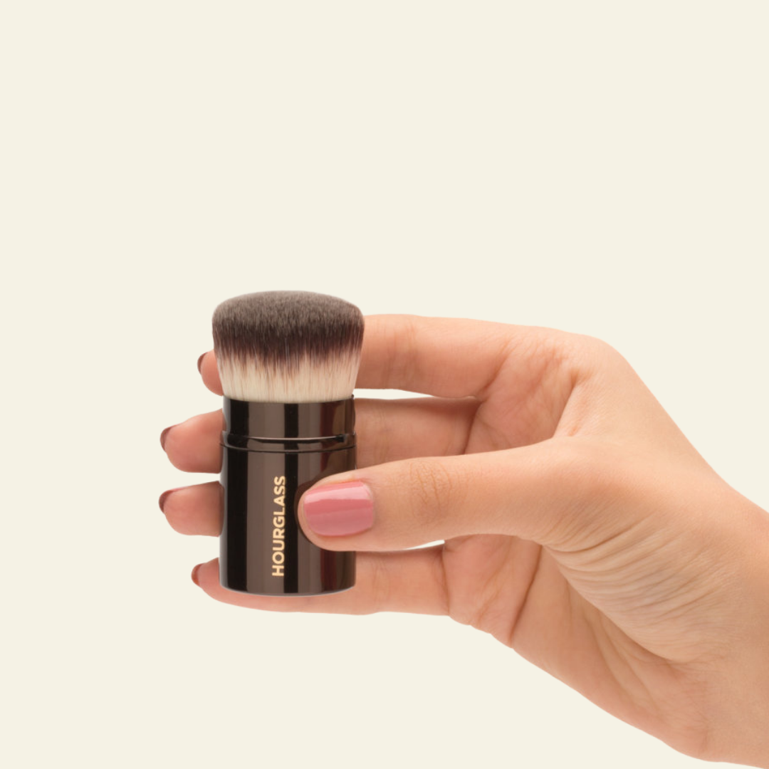 Hourglass Retractable Kabuki Brush – Taşınabilir Kabuki Makyaj Fırçası