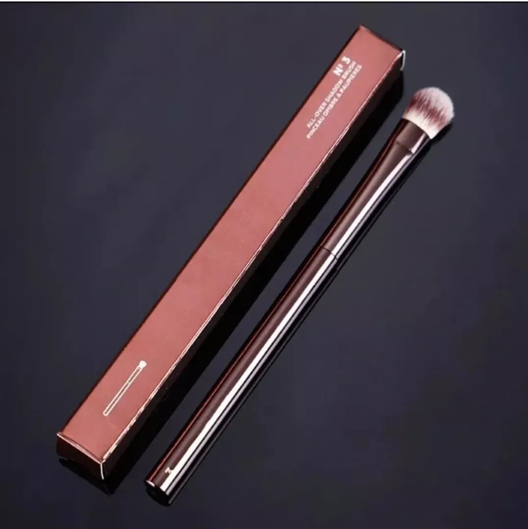 Hourglass  Nº 3 All Over Shadow Brush – Göz Kapağı Far Fırçası