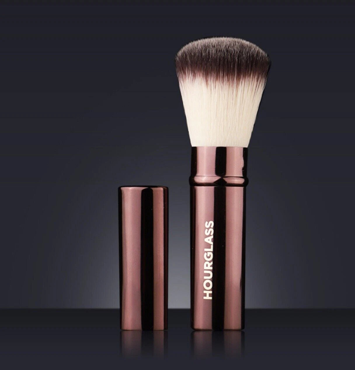 Hourglass Retractable Powder Brush – Geri Çekilebilir Pudra Fırçası