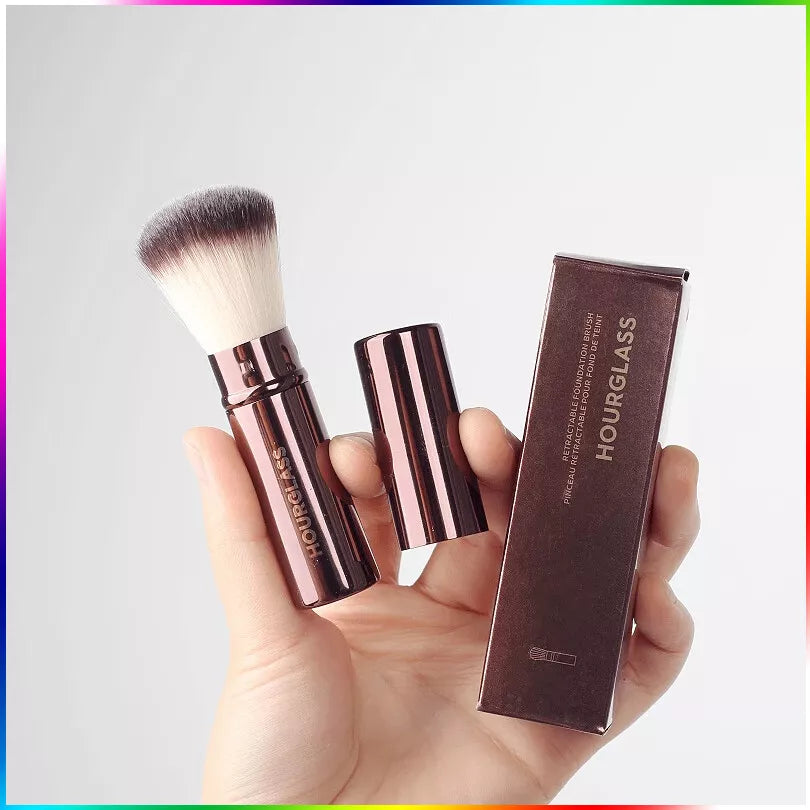 Hourglass Retractable Powder Brush – Geri Çekilebilir Pudra Fırçası