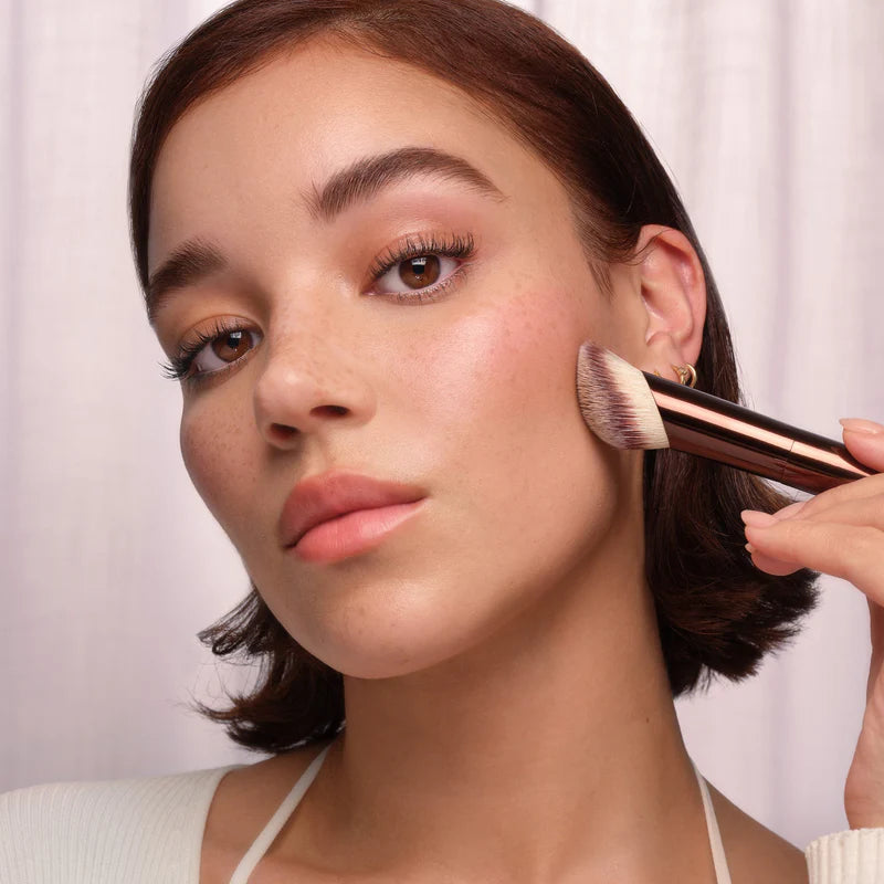 Hourglass Ambient™ Soft Glow Foundation Brush – Fondöten Fırçası