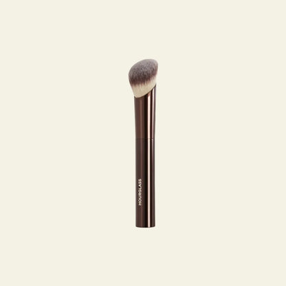 Hourglass Ambient™ Soft Glow Foundation Brush – Fondöten Fırçası