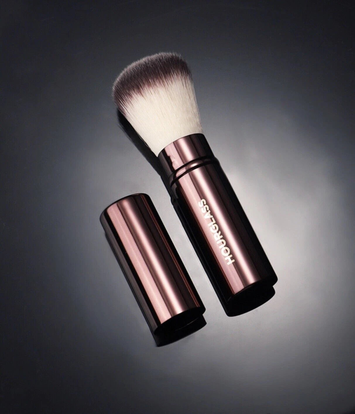 Hourglass Retractable Powder Brush – Geri Çekilebilir Pudra Fırçası