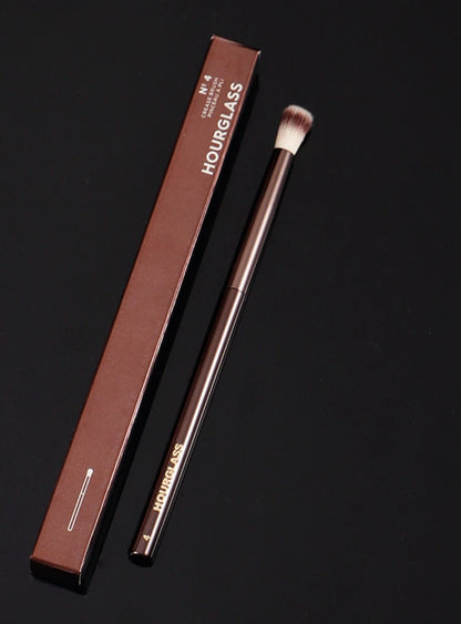Hourglass Nº 4 Crease Brush – Karıştırma Fırçası