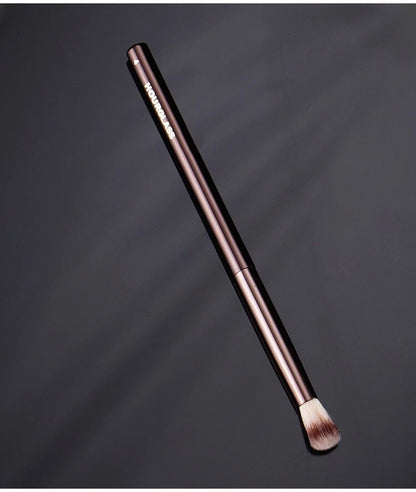 Hourglass Nº 4 Crease Brush – Karıştırma Fırçası